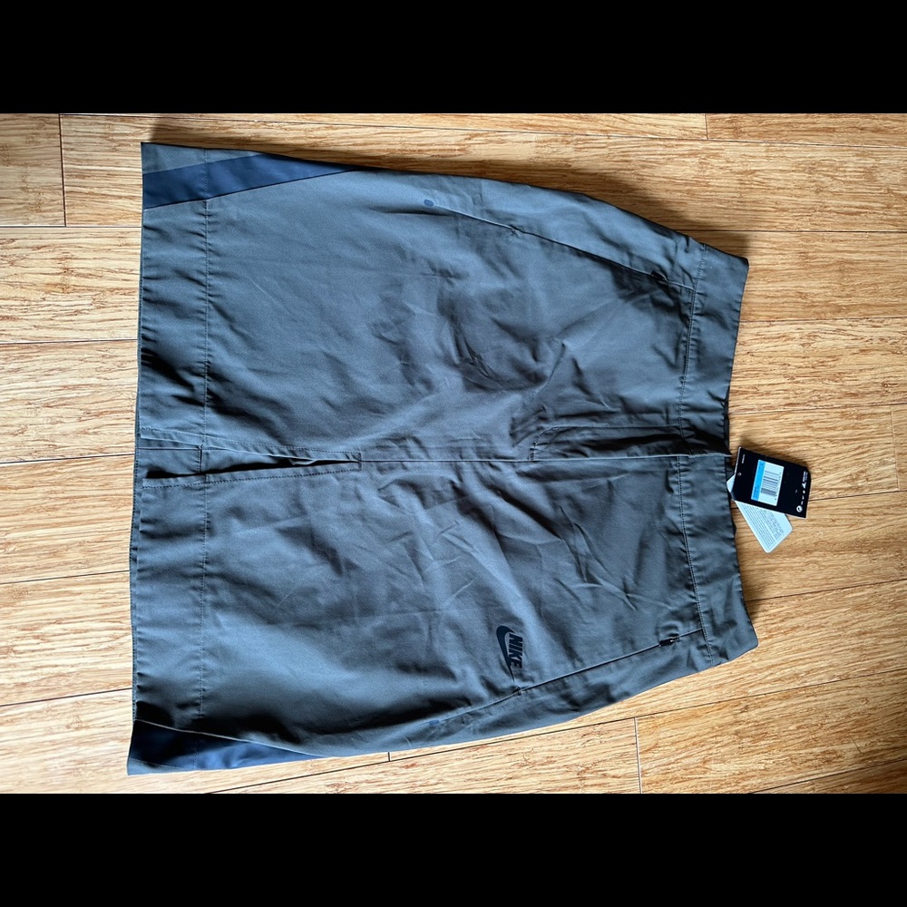 NWT Nike women’s skirt green olive size M pocket